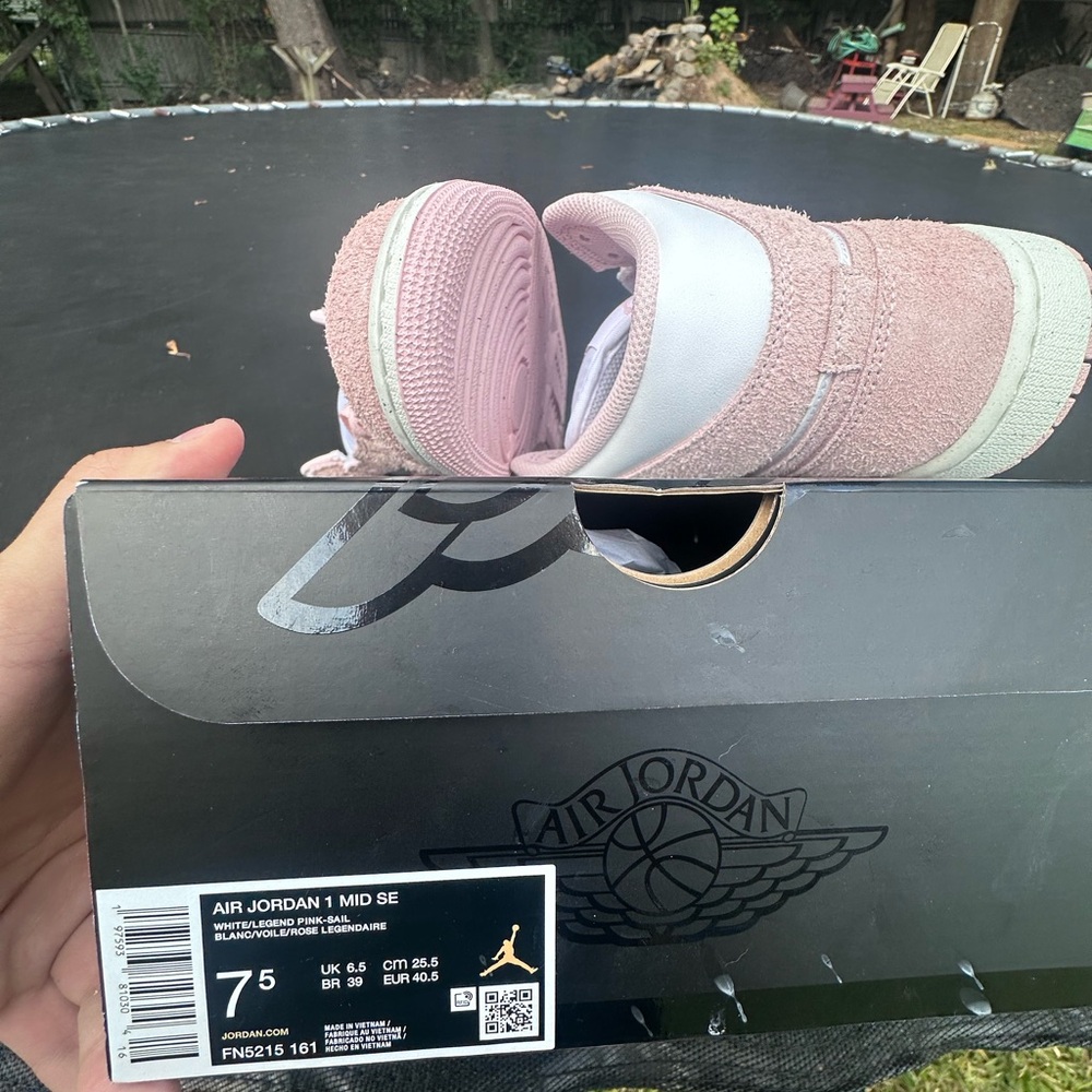 Jordan Sneakers in Pink and White - Picture 4 of 4